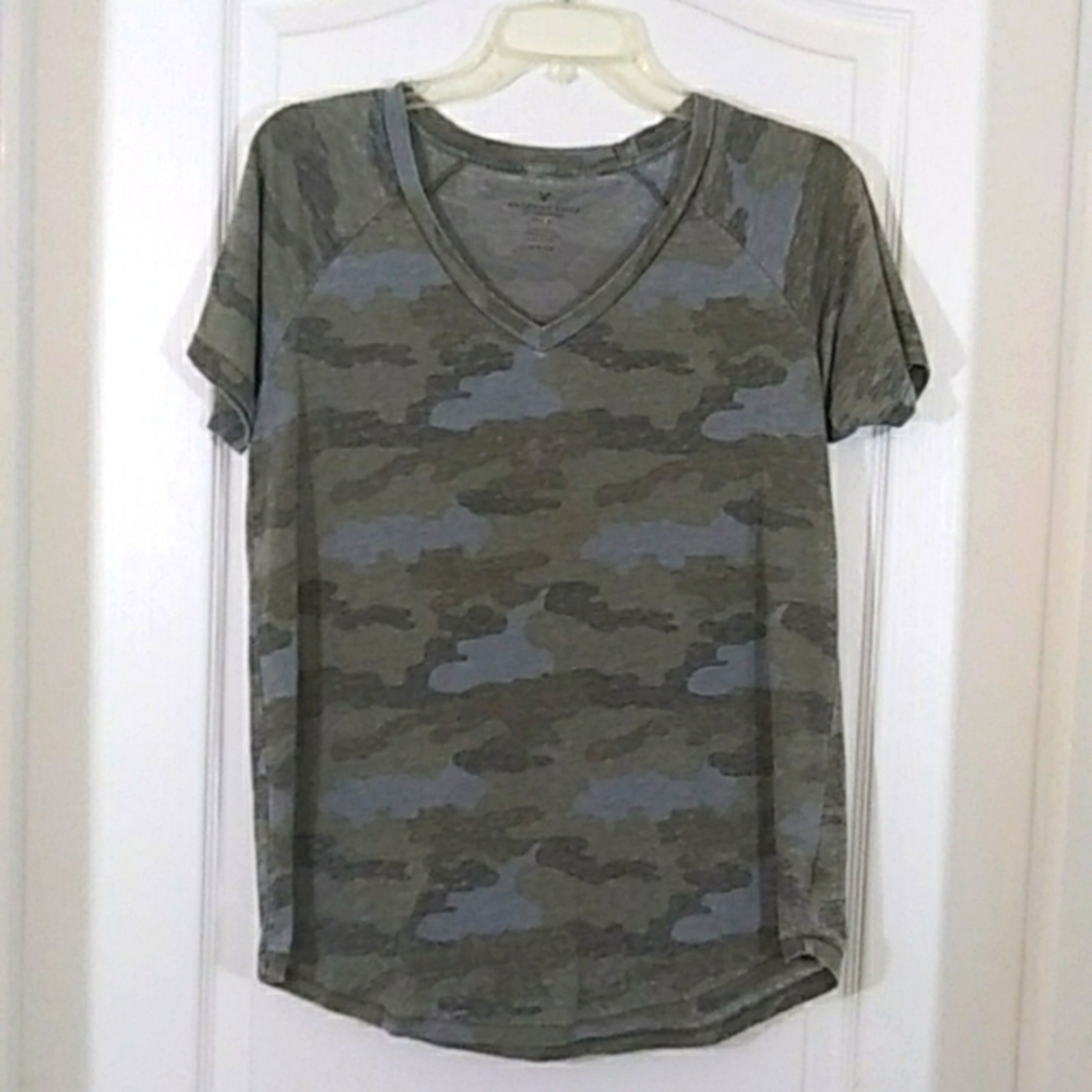 American Eagle Women's Camo V Neck T Shirt Size Small